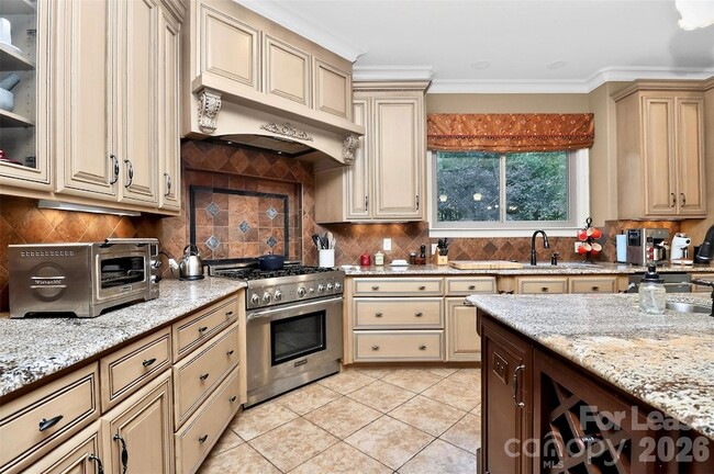 Building Photo - 6031 Greystone Dr