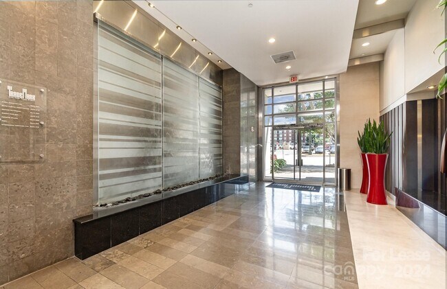 Building Photo - 307 W Trade St