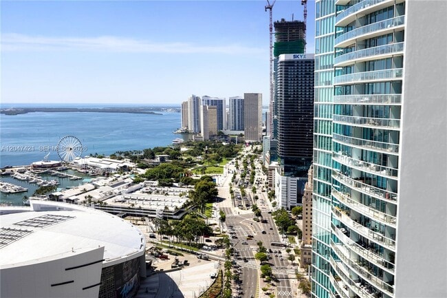 Building Photo - 900 Biscayne Blvd