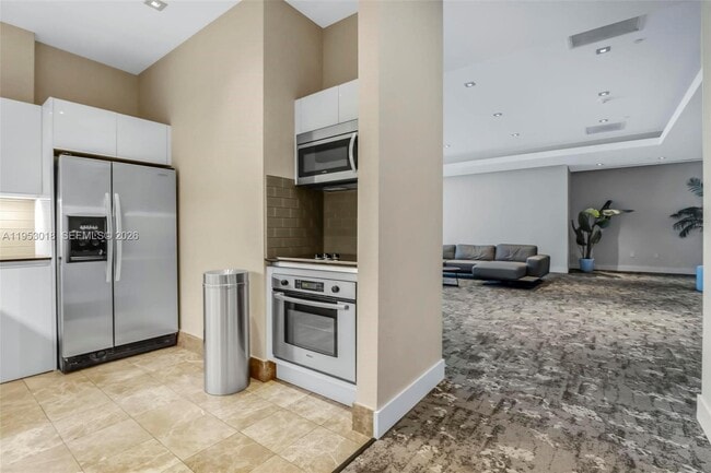 Building Photo - 1050 Brickell Ave