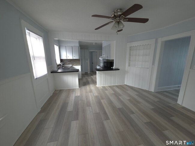 Building Photo - 303 Newtown Ave