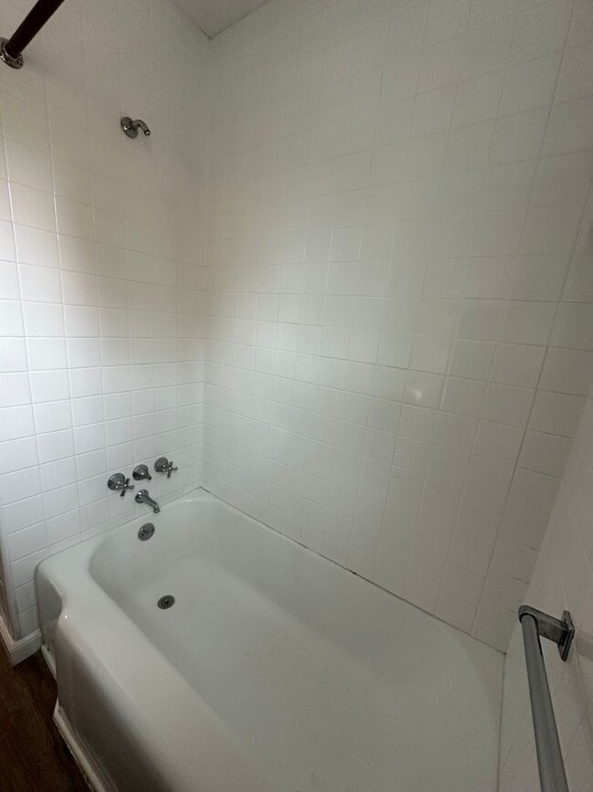 Building Photo - Cozy 2 bedroom 1 bathroom rental