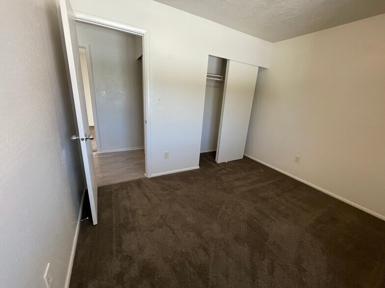 Building Photo - 264 E 100 N