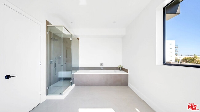 Building Photo - 1123 N Formosa Ave