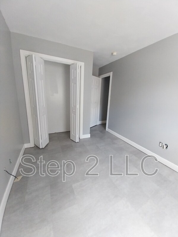 Building Photo - 18420 Parkmount Ave