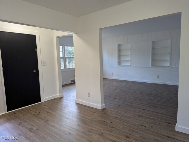 Building Photo - 602 Longmere Dr