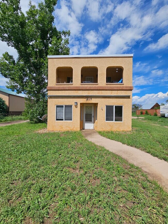 Building Photo - $1111 | 1BR/1BA | Cozy Lower Duplex Unit in Fountain Valley