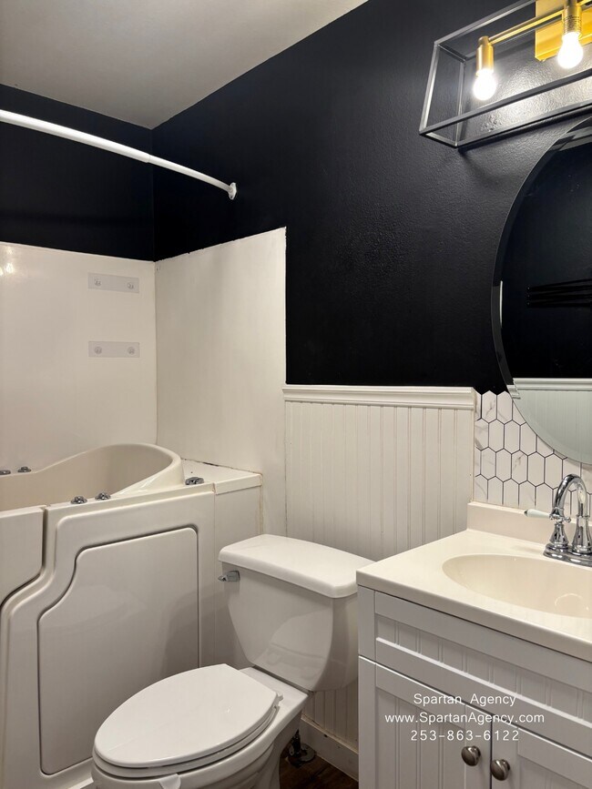 Building Photo - 1727 Pease Ave