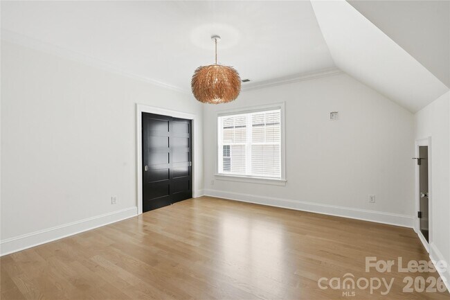 Building Photo - 404 Iverson Way