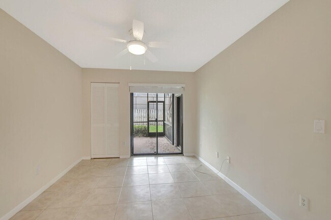 Building Photo - 6732 Canary Palm Cir