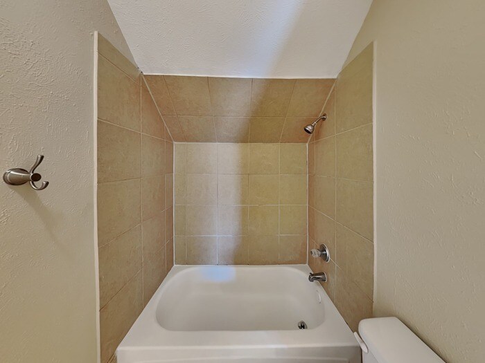 Building Photo - 1386 Southridge Dr