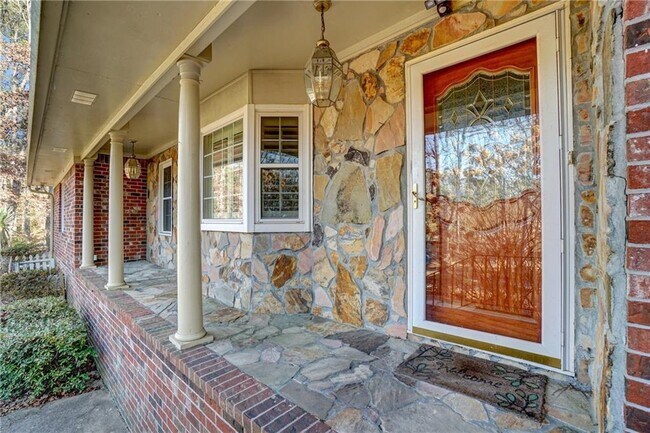 Building Photo - 648 Cativo Dr SW