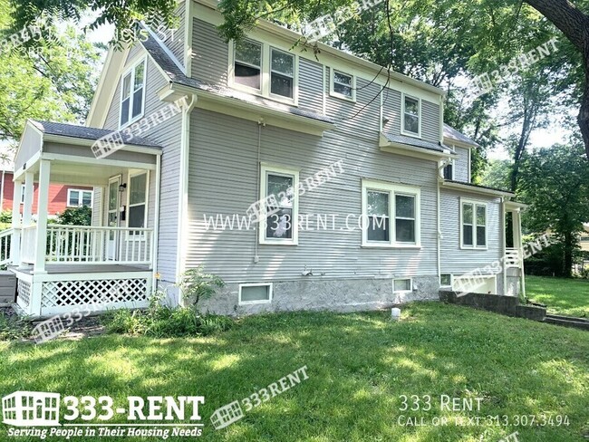 Building Photo - Charming 2-story House in West Plaza!