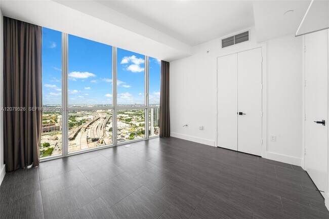 Building Photo - 1100 Biscayne Blvd