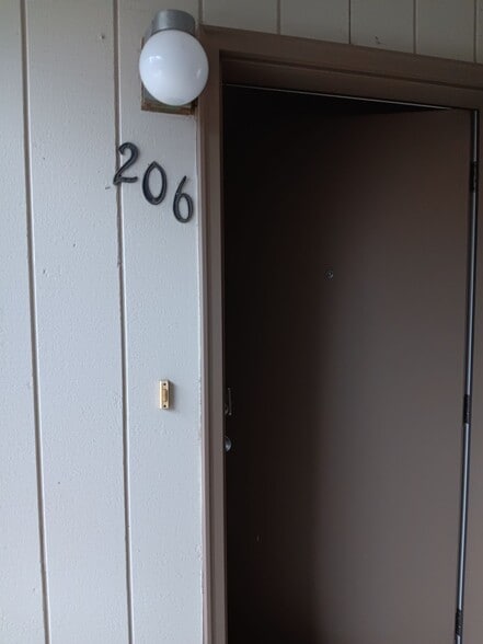 Building Photo - 125 Crescent Lake Rd