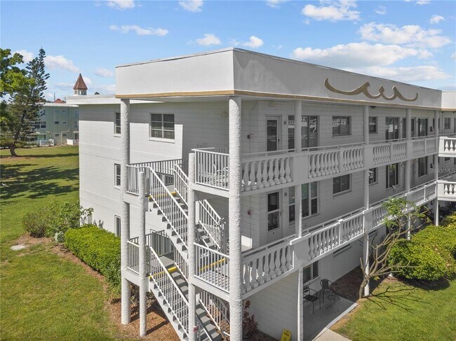 Building Photo - 2428 Columbia Dr