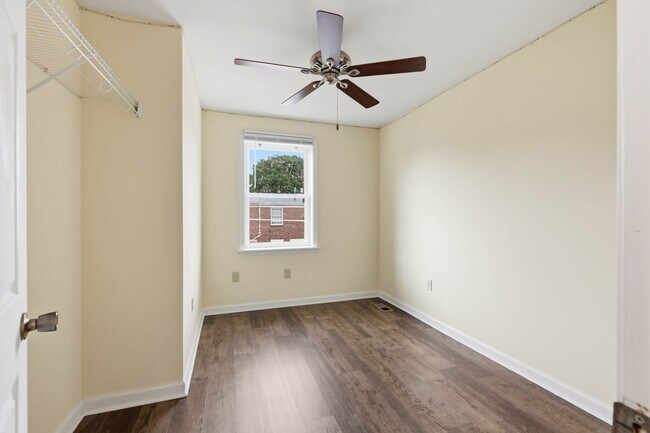Building Photo - Cozy 2 Bedroom House Available Now!