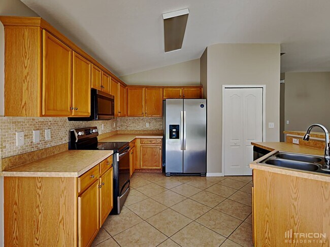 Building Photo - 15822 Pond Rush Ct