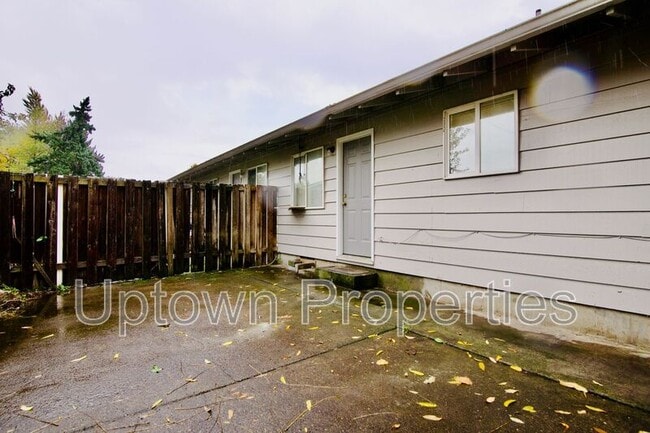 Building Photo - 466 N Adair St