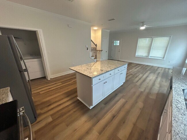 Building Photo - NOW LEASING FOR AUGUST 2026!