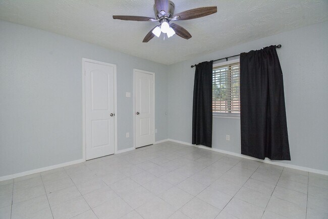Building Photo - Charming Home for Rent in Southwest Houston !