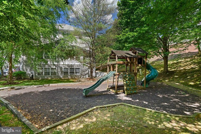 Building Photo - 1519 North Point Dr