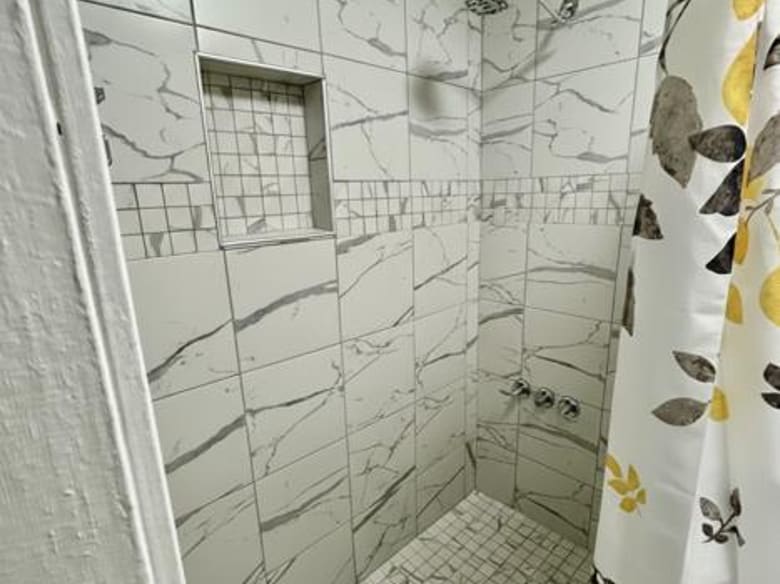 Bathroom - 2511 Mashburn Rd