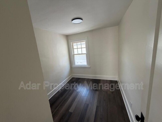 Building Photo - 610 Dryden Dr