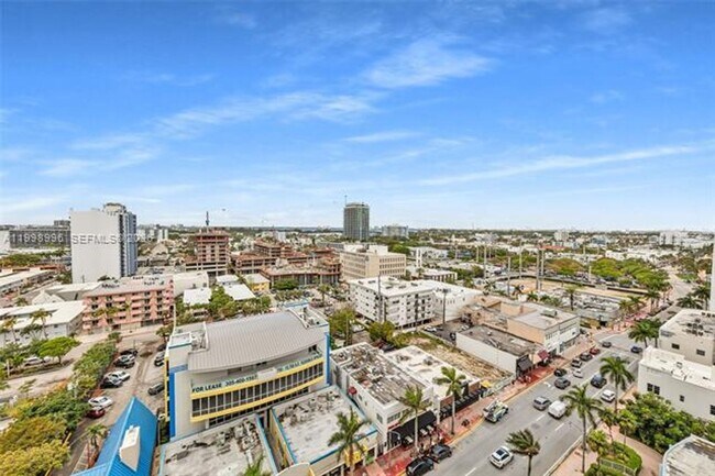 Building Photo - 6917 Collins Ave