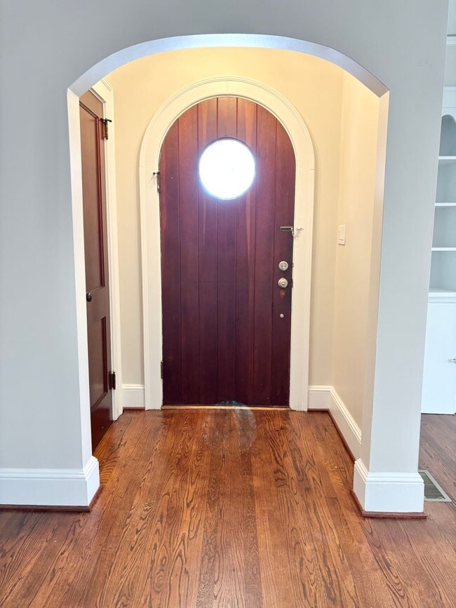 Building Photo - Spacious 3 Bedroom in Reidsville with an Office- Newly Renovated - Lawncare Included!