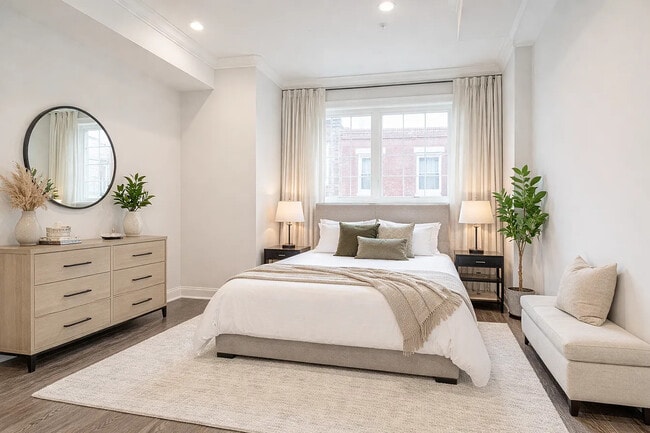 Building Photo - 615 S Delhi St