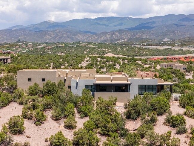 Building Photo - 875 Camino Francisca