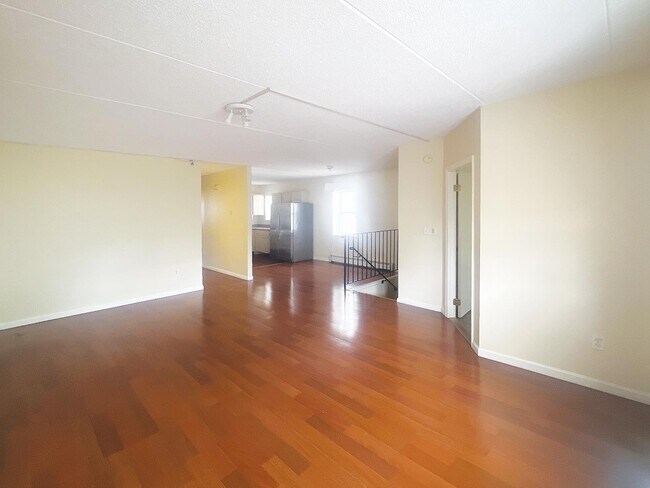Building Photo - 57 Menahan St