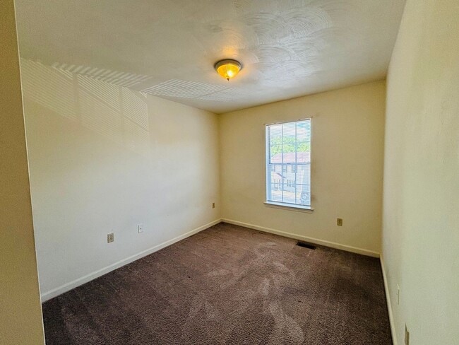 Building Photo - 874 Patrick Henry Dr