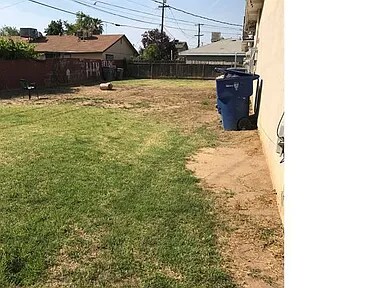 Building Photo - 512 S Dearing Ave