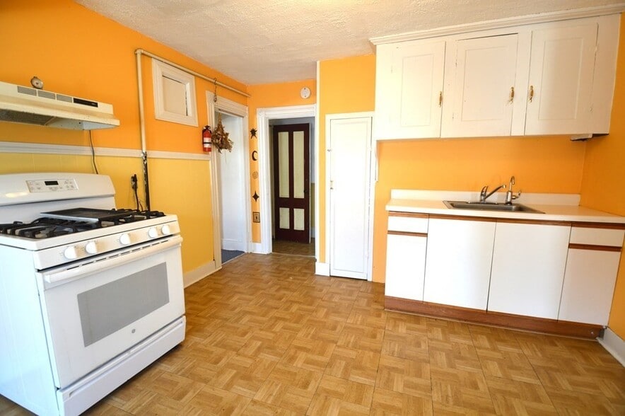 Building Photo - 24 Weld Hill St