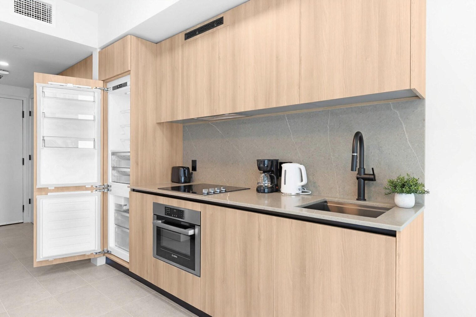 Building Photo - 501 NE 1st Ave