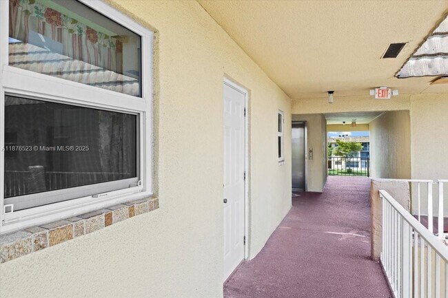 Building Photo - 8345 Sunrise Lakes Blvd