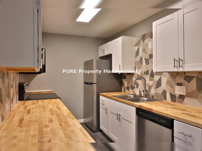 Building Photo - 3 Bedroom 2 Bath Condo in Golden