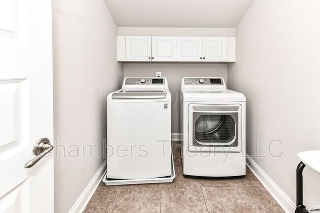 Building Photo - 306A Pine St