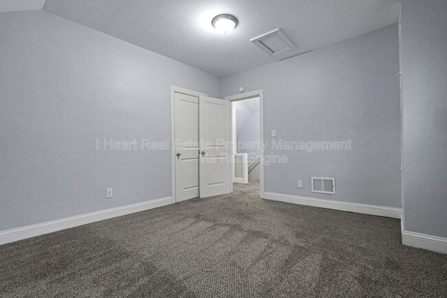 Building Photo - 914 Ellsworth Ave