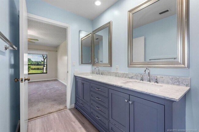 Building Photo - 2386 SW Creekside Dr