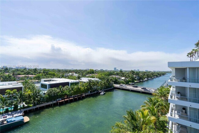 Building Photo - 9500 W Bay Harbor Dr