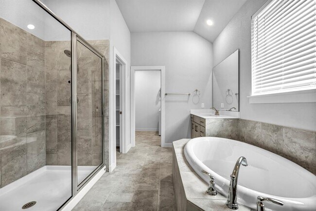 Building Photo - 121 High Plains Dr