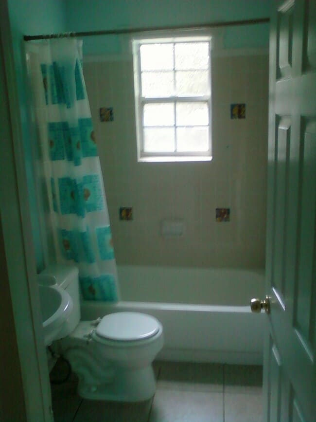 Building Photo - 274 Floss Ave