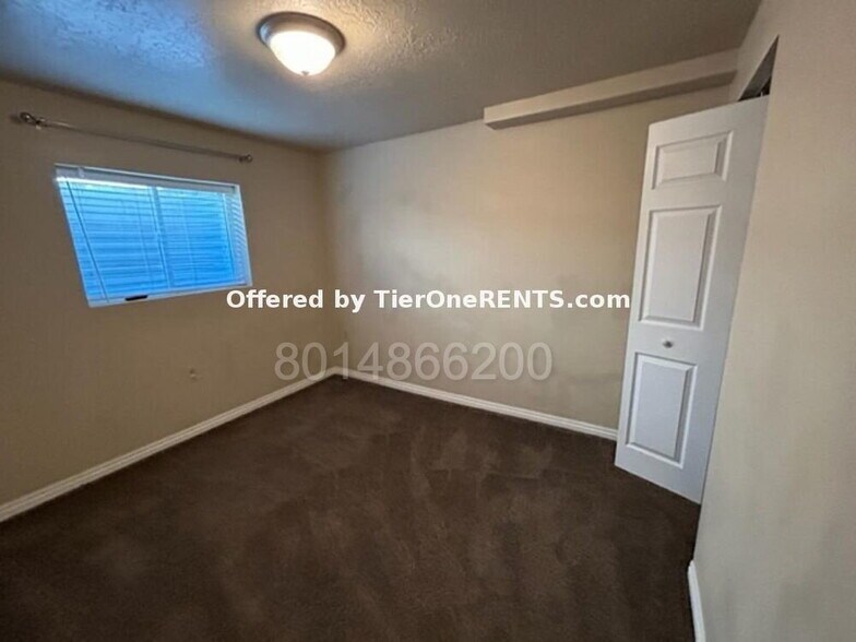 Building Photo - This property offers a NO DEPOSIT option available for qualified renters!