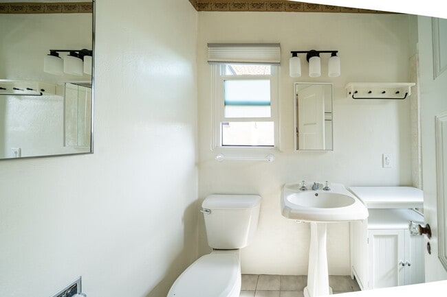 Building Photo - 3605 Dove Ct