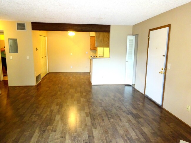 Building Photo - Charming 1 Bedroom 1 Bath First Floor Cond...