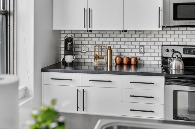 Building Photo - 400 Walnut St