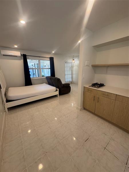 Building Photo - 1941 Washington St